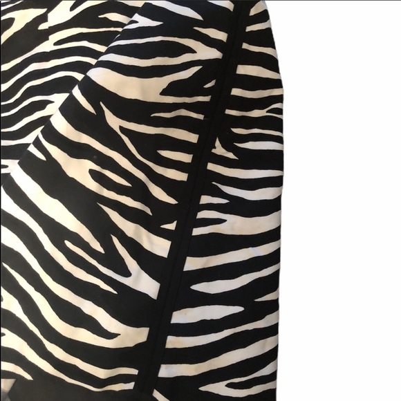 WHBM black and white zebra print skirt in size 8 - Picture 3 of 4